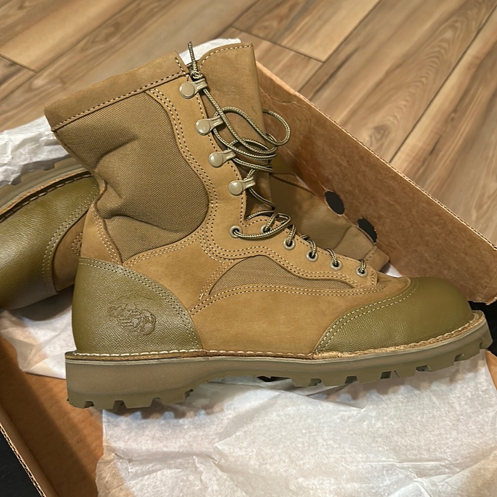 Size 9 wide men’s USMC Steel for RAT boot. NEW NEVER WORN